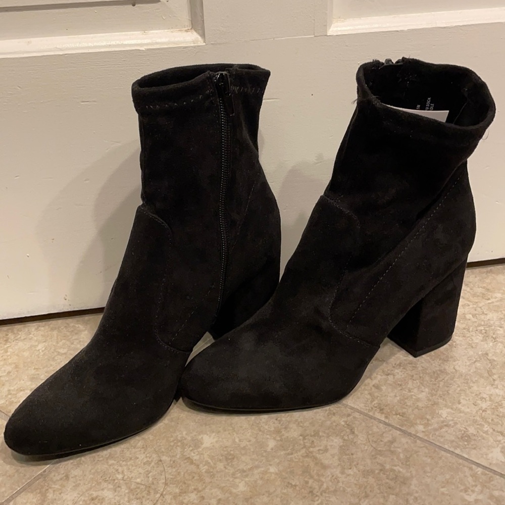 Steve Madden Heeled Suede Black Booties